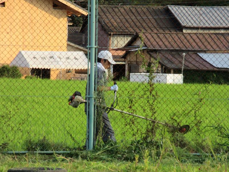 草刈り機をご持参くださった方も何人も…