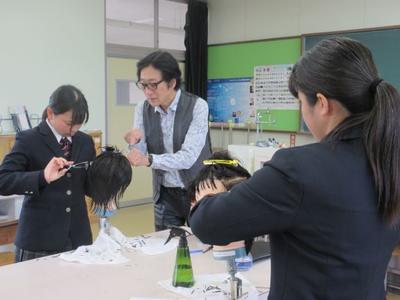 理容・美容分野の様子。