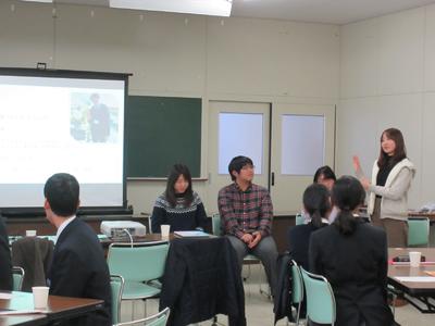 大学生の説明。