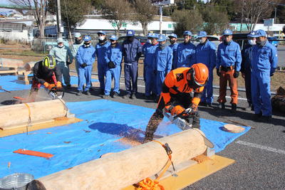 接地丸太輪切り競技
