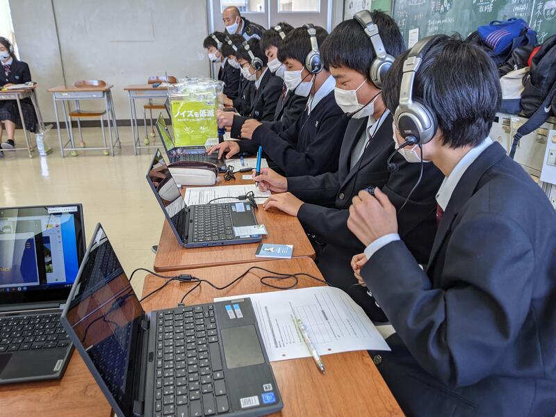 chromebookを使いこなす生徒たち